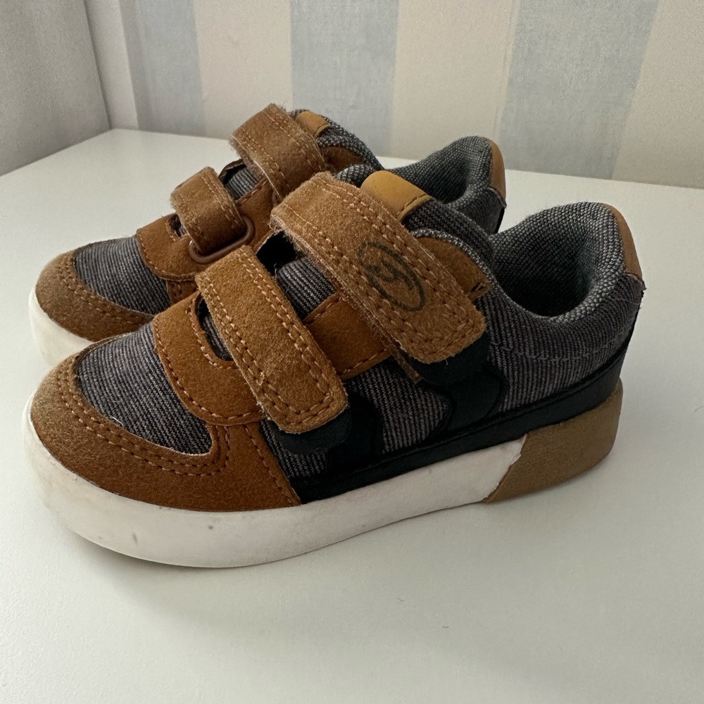 Dr Scholl’s Toddler Sneakers size 6